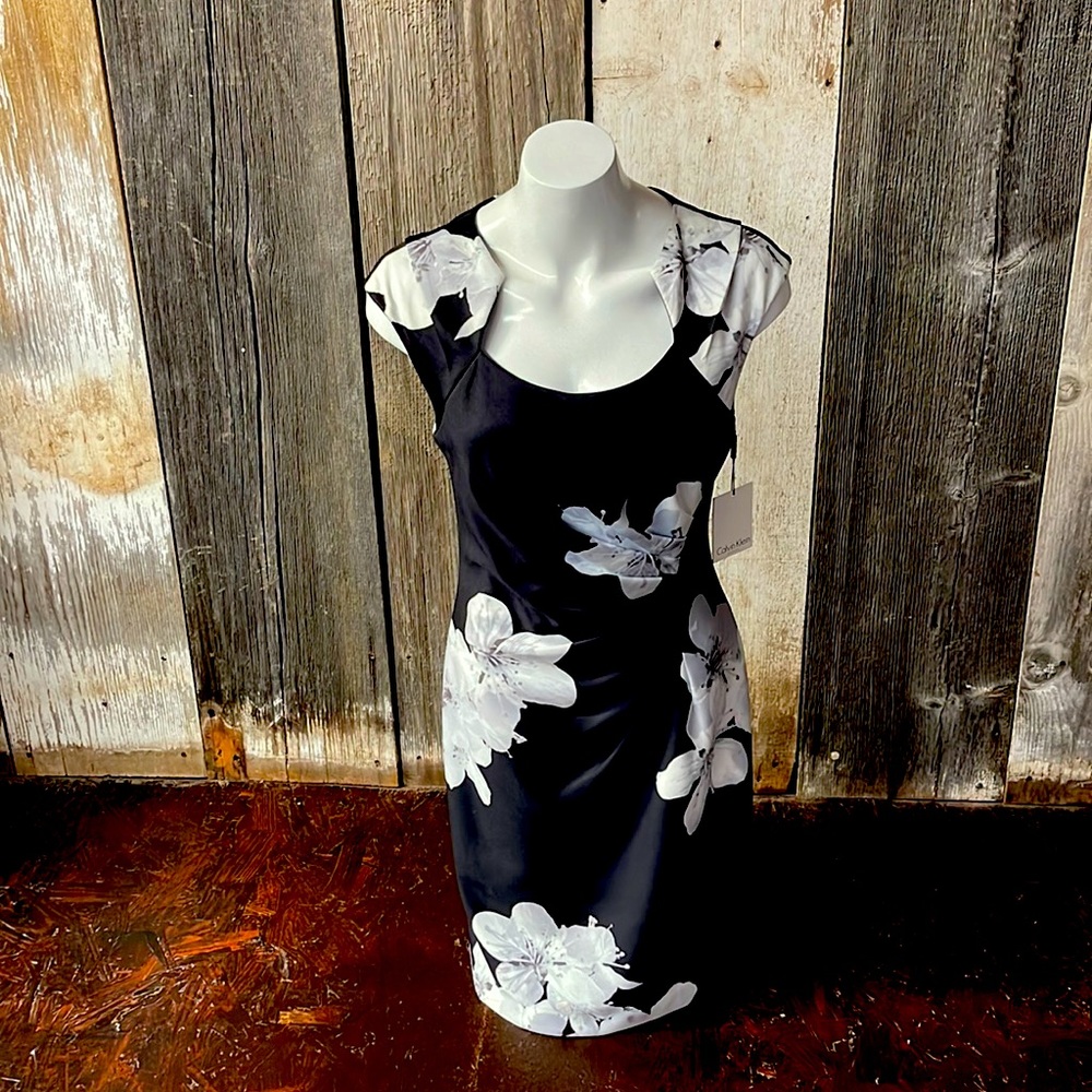 Classy floral Brand new with tags size 8 Calvin Klein dress with stretch (2)